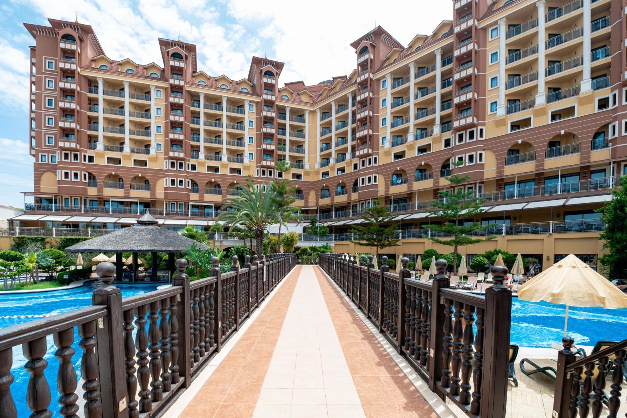 Курортний комплекс Villa Side Residence
